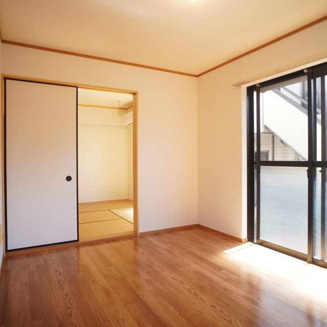 角住戸。3方に窓があります