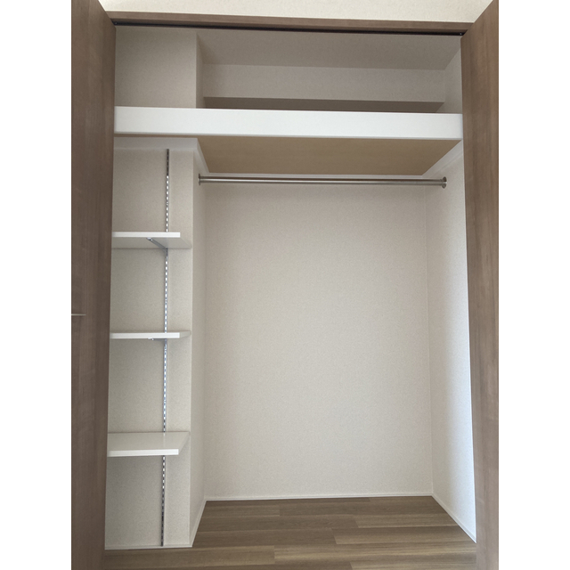 稼働棚付クローゼット