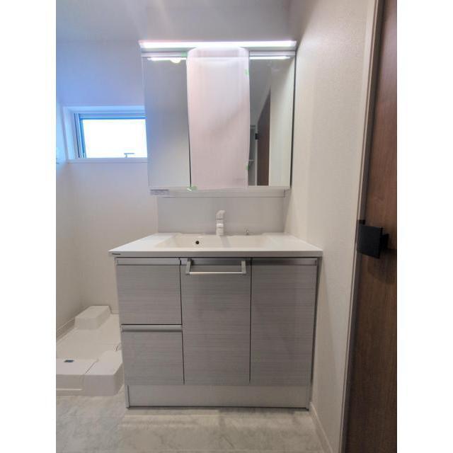 三面鏡シャワー付洗面化粧台