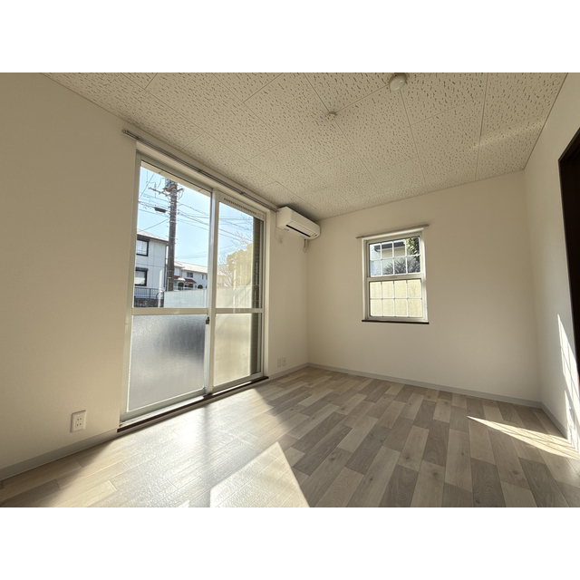 南側洋室：6.7帖