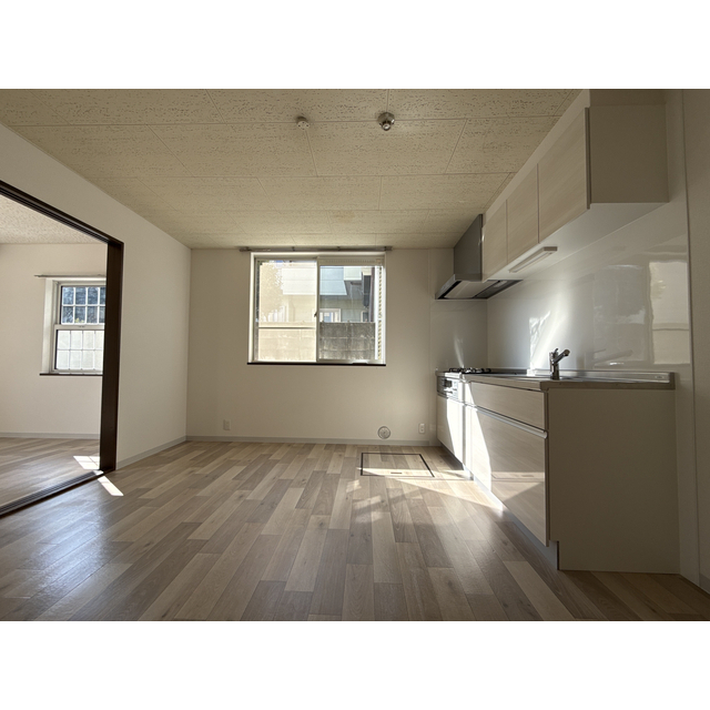 ダイニングキッチン：8帖