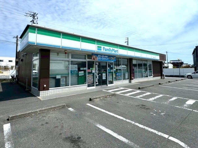 ファミリーマート鈴鹿三日市店