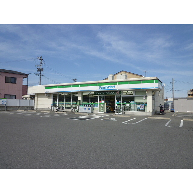 ファミリーマート鈴鹿三日市店