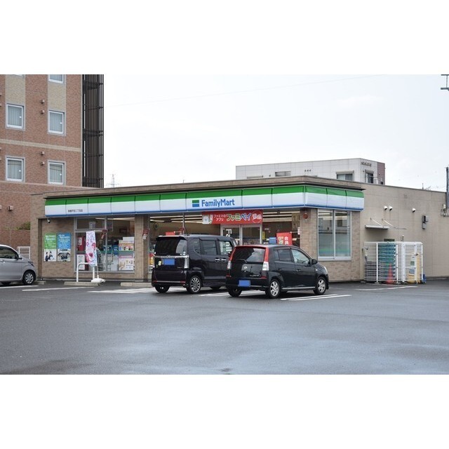 ファミリーマート 鈴鹿平田二丁目店