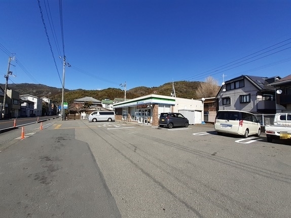 ファミリーマート 伊野公園店