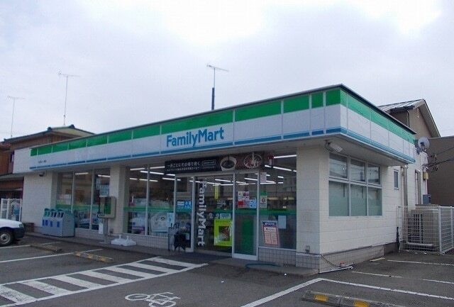 ファミリーマート小八幡店