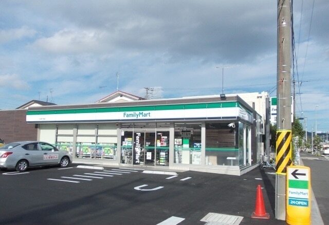 ファミリーマート下堀店