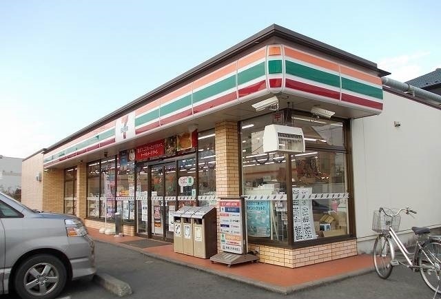 セブンイレブン関本店