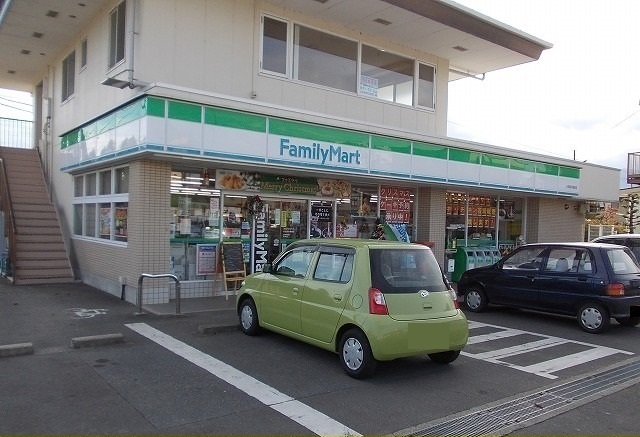 ファミリーマート中曽根店