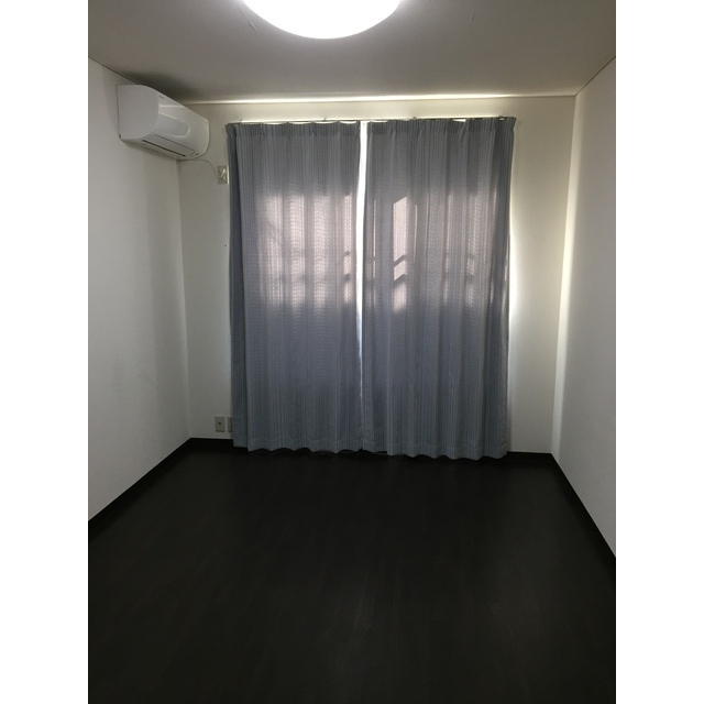 遮光カーテン付