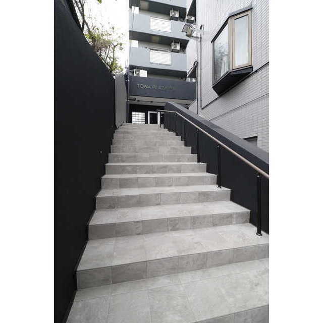 エントランス手前階段