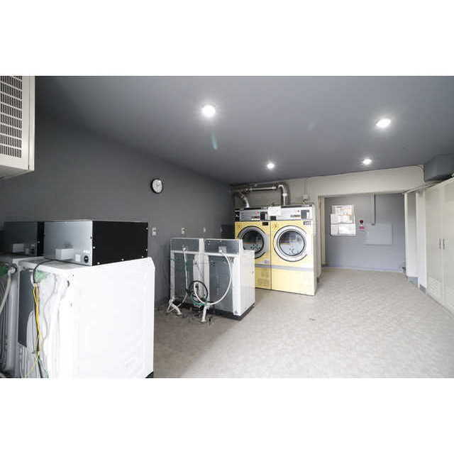 コインランドリー　洗濯機200円と300円の台あり。