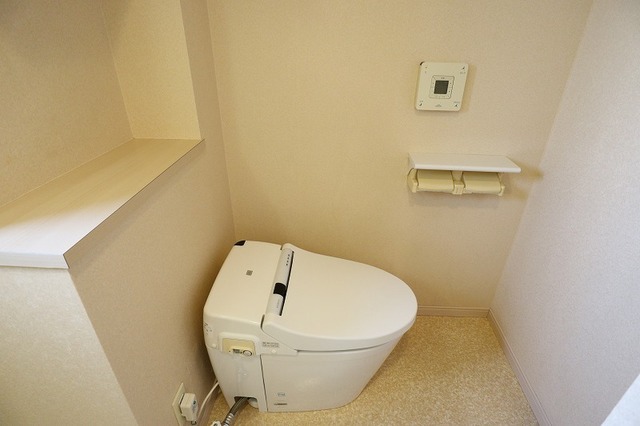 タンクレストイレ