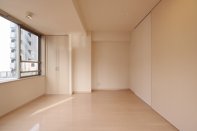 間仕切り扉を閉めた時の室内