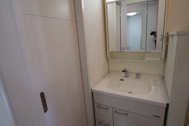 三面鏡　シャワー水栓