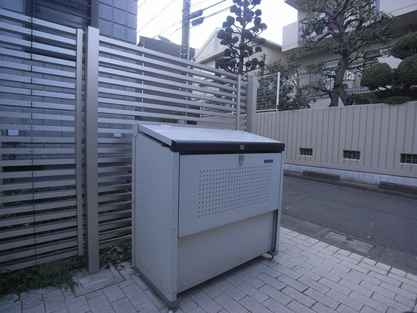敷地内ごみ置き場