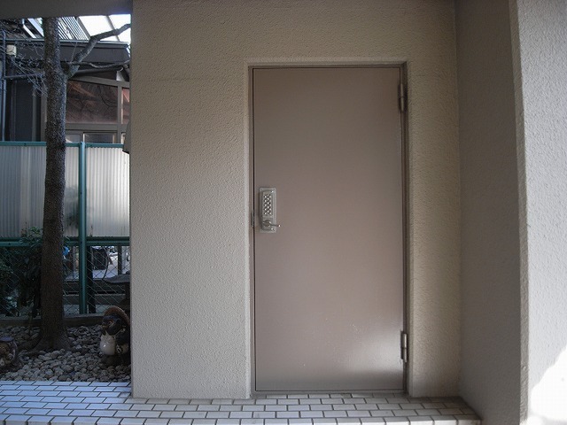 敷地内ごみ置き場