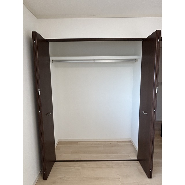 洋室二部屋に収納あり