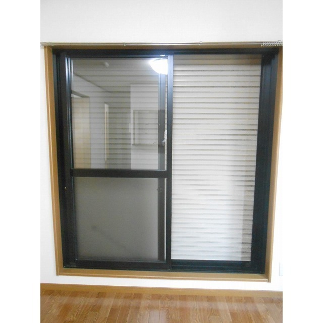 シャッター式雨戸