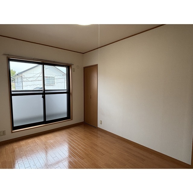 洋室6.8帖（2F）