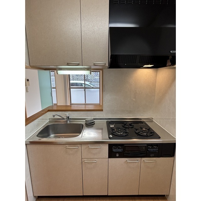 対面キッチン（３口ガスコンロ、グリルつき）