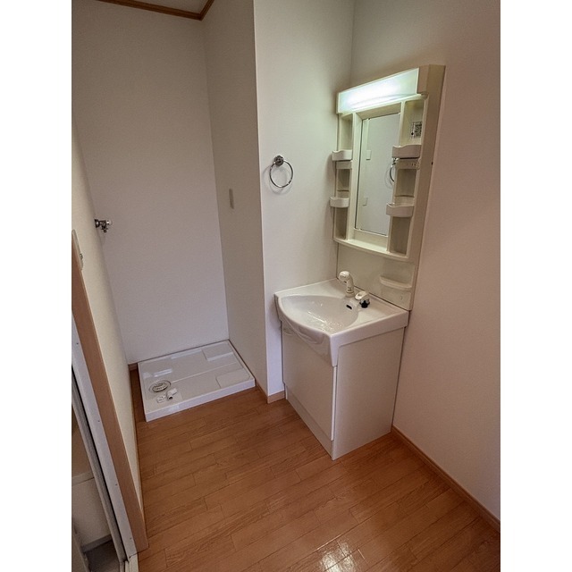 独立式洗面台、室内洗濯機置き場