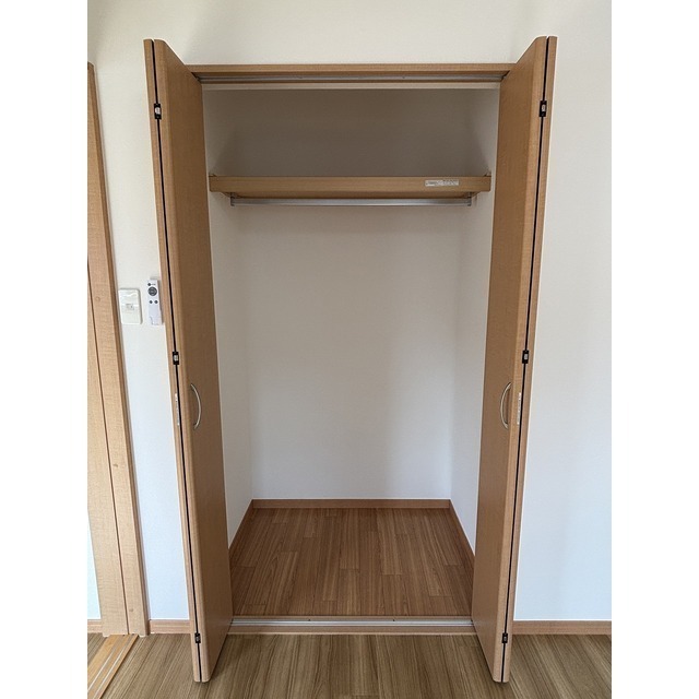 洋室5.9帖 収納