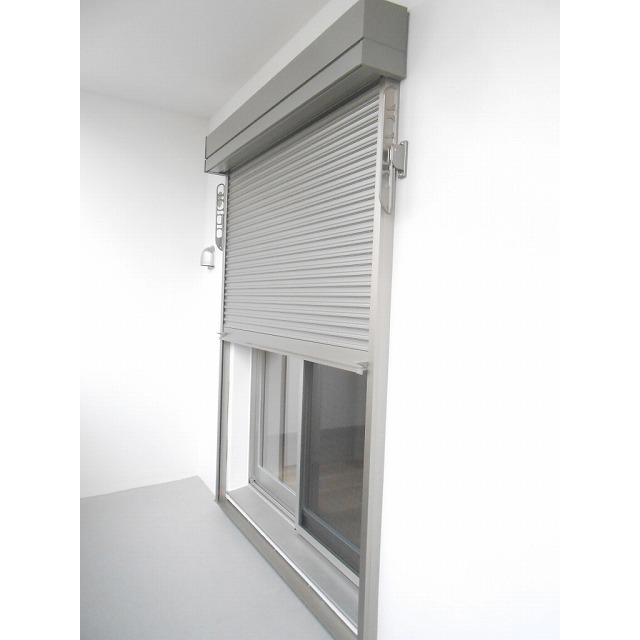 シャッター式雨戸