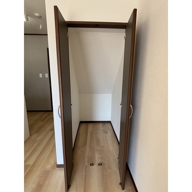 LDK　階段下収納