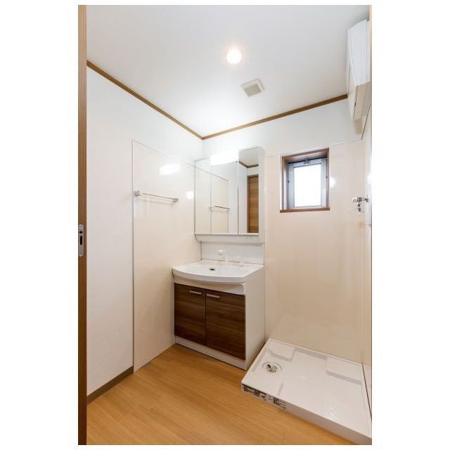 三面鏡洗面化粧台・室内洗濯機置　※イメージ・間取り反転あり・窓なし