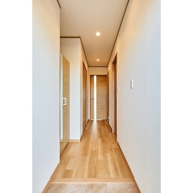 大型ミラーつきシューズボックスあり