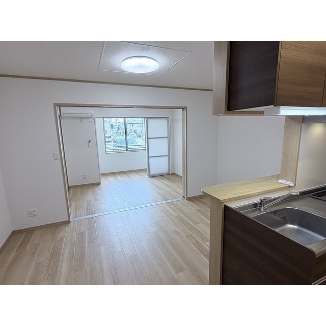 仕切りを開けていただくと一部屋としてご使用いただけます。