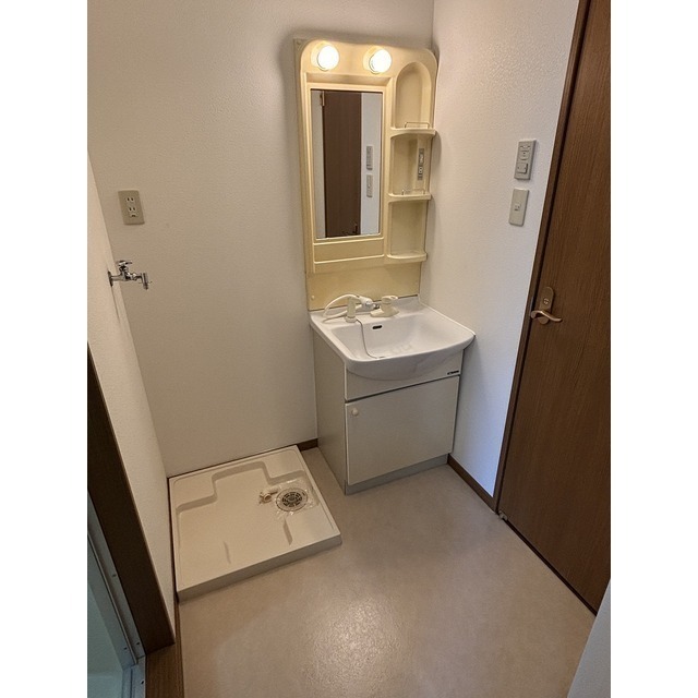 独立洗面台、室内洗濯機置き場